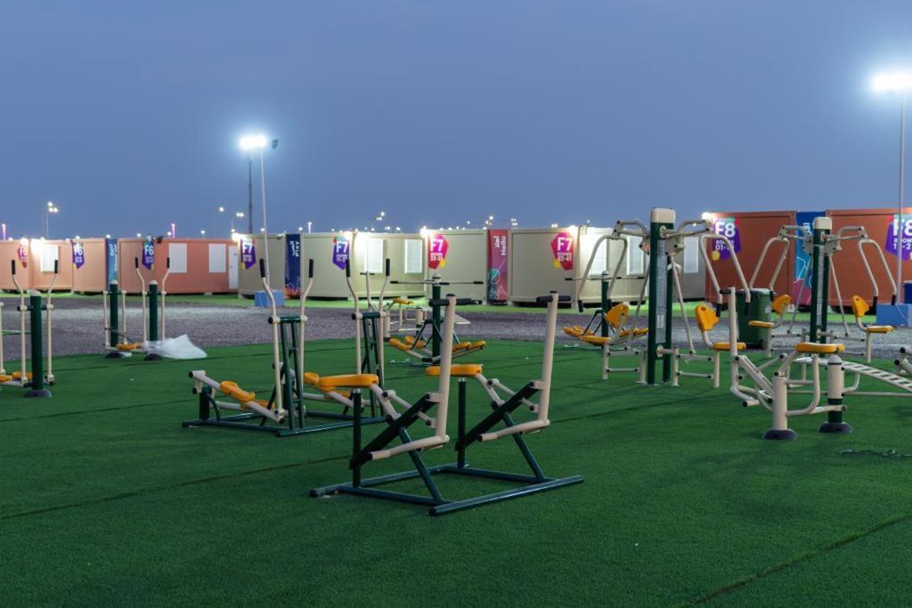 Fan Village Cabins Free Zone Doha Exterior foto